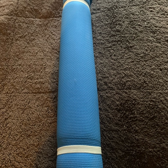 BLUE EXERCISE BALL & MAT .. PREOWNED BUT NEVER USED .. STILL IN PACKAGING - Picture 2 of 5